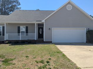 908 Bramblegate Rd, Hope Mills, NC 28348