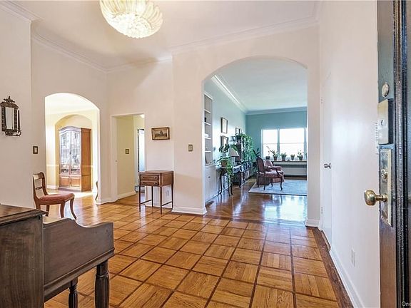 3rd image of 290 Collins Ave APT 9AL