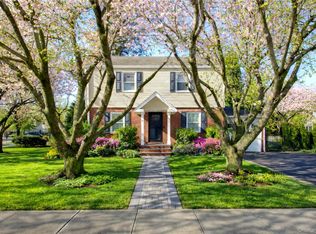 6 Boylston St, Garden City, NY 11530
