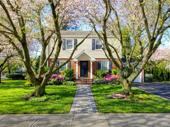 6 Boylston Street, Garden City, NY 11530
