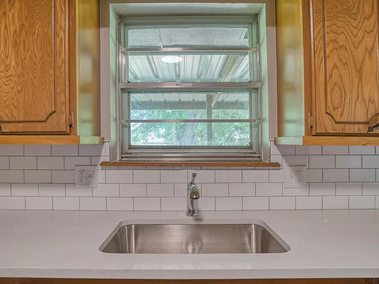 2823 S Eastern Ave — Photo 14