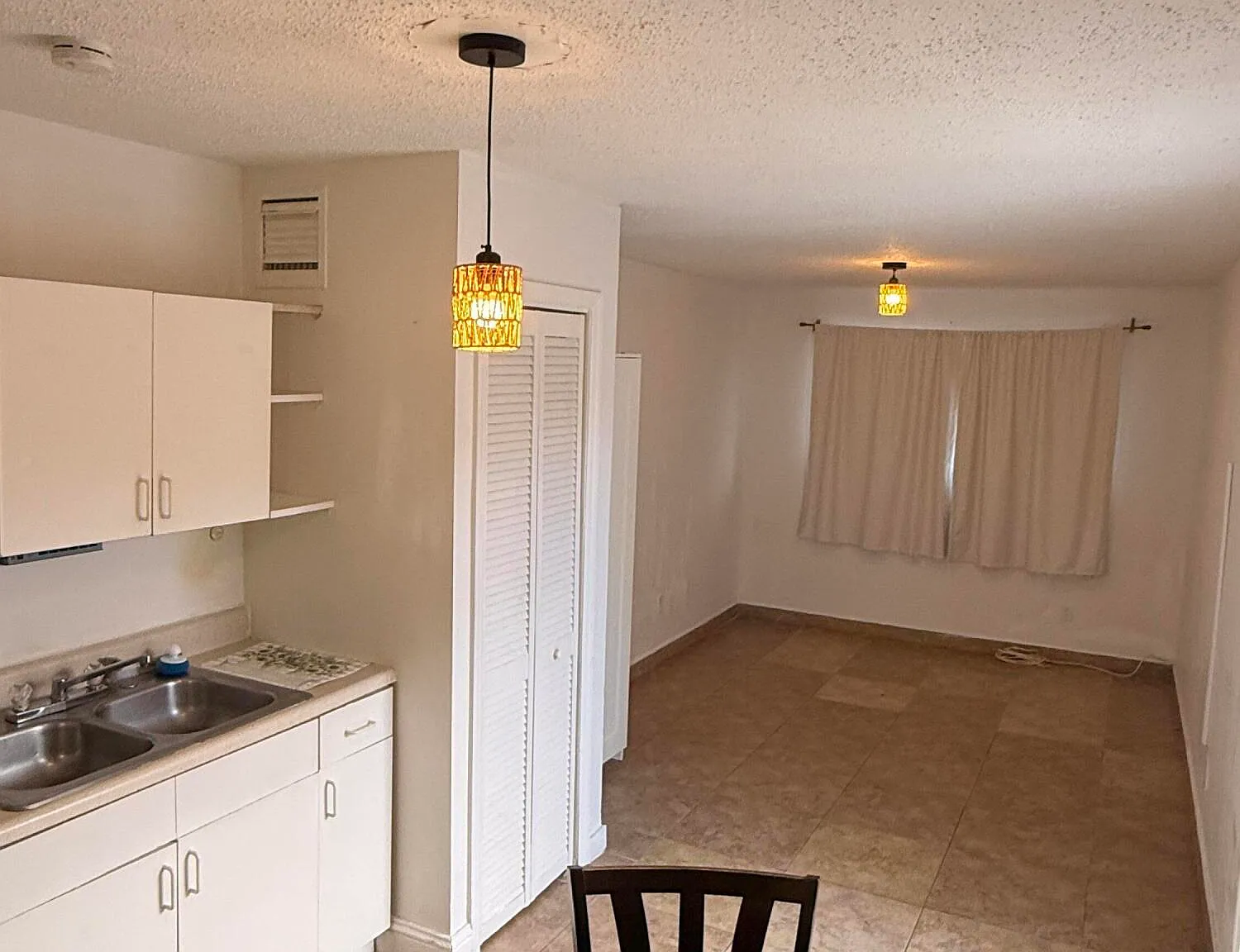 1 bed, 1.0 bath, 2213 sqft, $900 — Photo 2