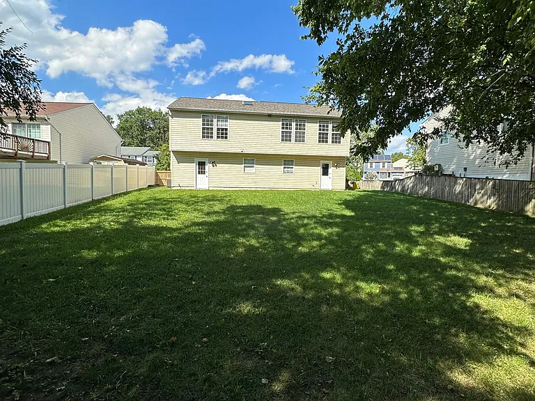 1915 Christiana Ct — Photo 7