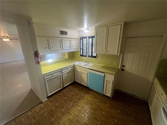 3rd image of 3030 Santa Fe St APT 3