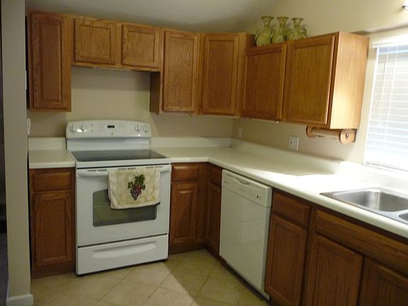 5th image of 6102 Adelia Dr