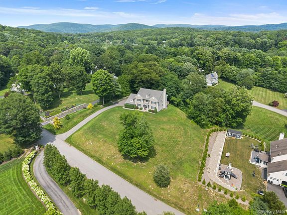 5th image of 128 Apple Hill Road