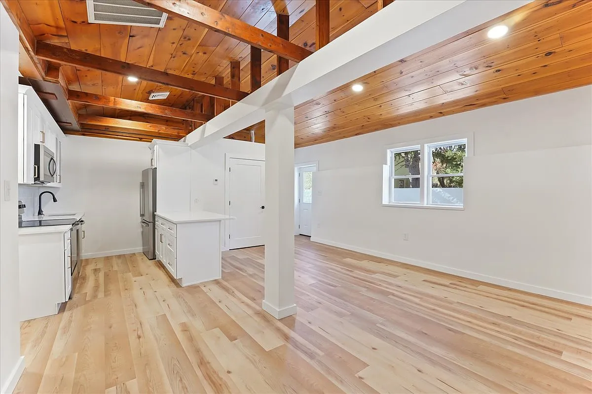 2 bed, 1025 sqft, $2,445 — Photo 4