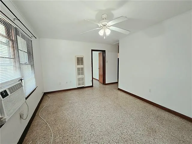 2 bed, 1.0 bath, 950 sqft, $1,275 — Photo 2