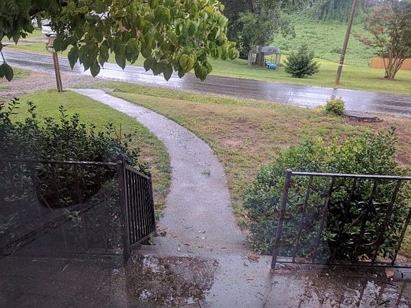 4th image of 1206 Greenwood Dr