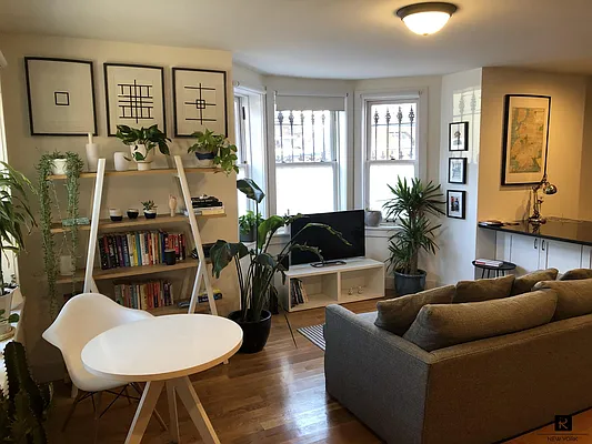 Rented by R New York | media 10