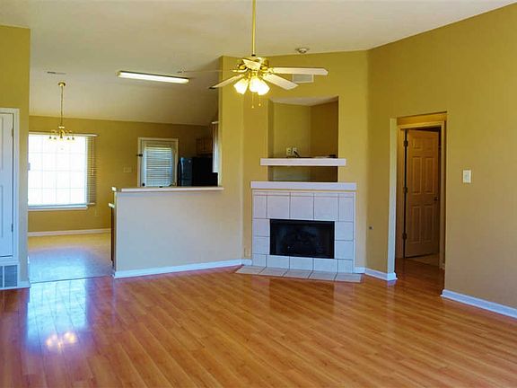 3rd image of 225 Green Valley Dr