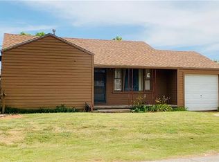 604 E 1st St, Elk City, OK 73644