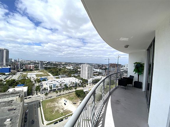 4th image of 1750 N Bayshore Dr APT 2714