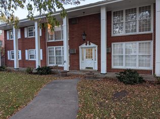 1777 Dewes St APT A, Glenview, IL 60025