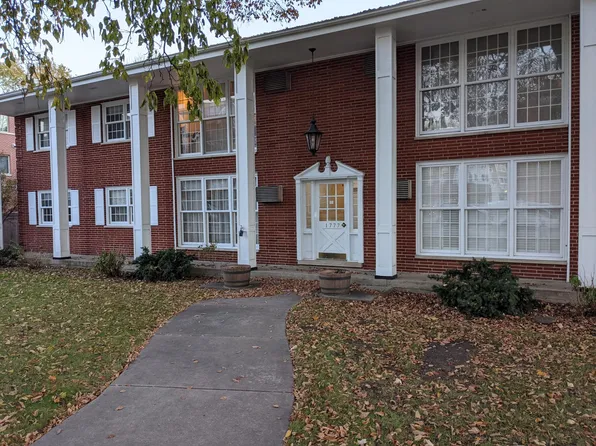 1777 Dewes St APT A, Glenview, IL 60025