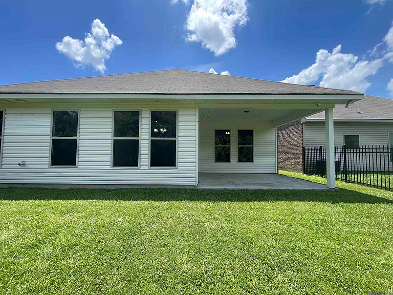 1303 Hickory Creek Dr — Photo 31