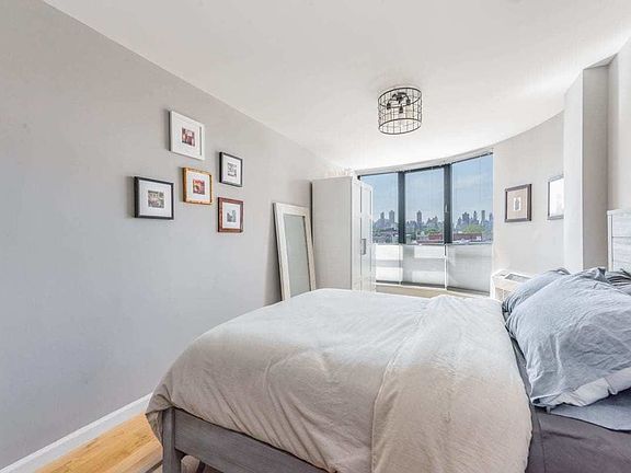 3rd image of 3080 21st St APT 4D