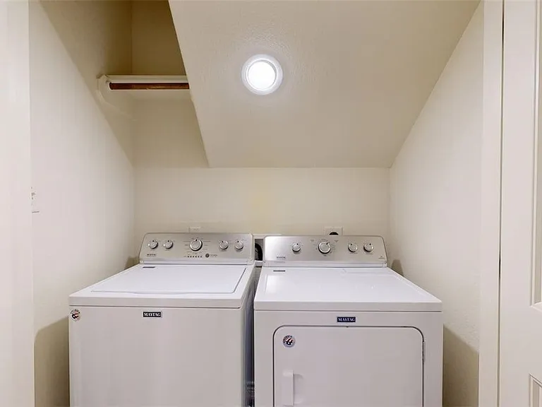 3007 Towers Pkwy — Photo 29