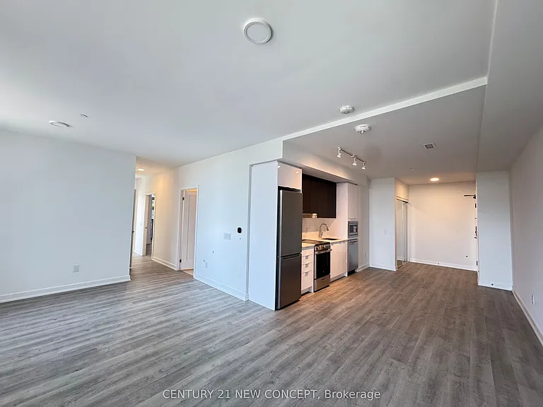 5105 Hurontario St #412 — Photo 10