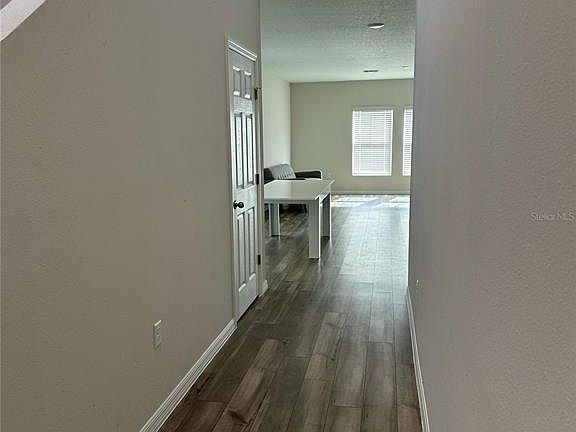 3rd image of 1572 ELLESMERE AVENUE