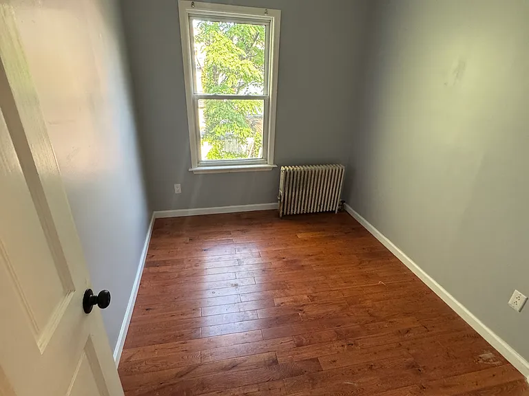 31-17 Linden Pl #2B — Photo 11