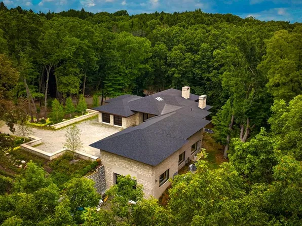 3075 High Hillcrest Dr, Howell, MI 48843