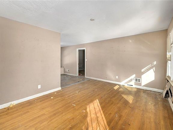 2nd image of 7110 E 111th Ter