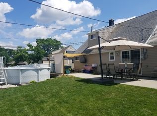 29 Jadewood Rd, Levittown, PA 19056
