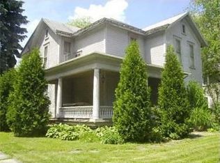 402 W Main St, Grove City, PA 16127