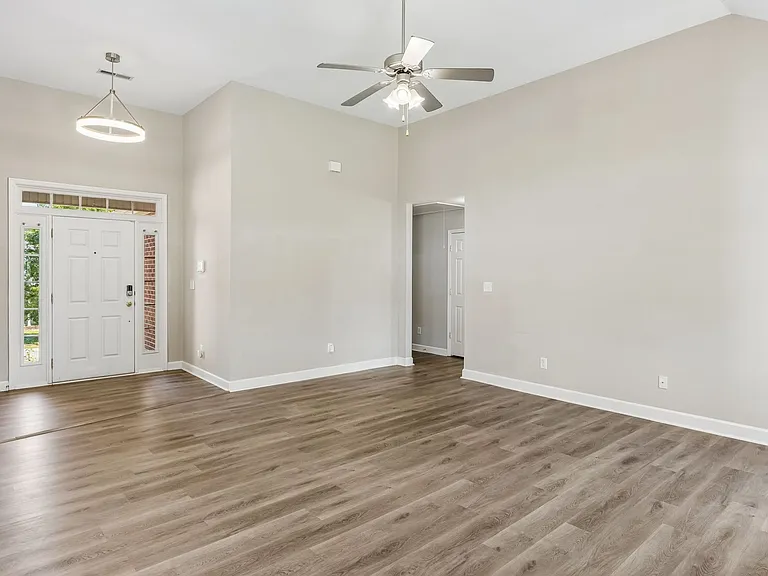 2601 Danbury Cir — Photo 4