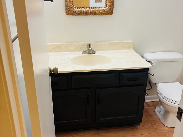 1556 Beachview Dr — Photo 8