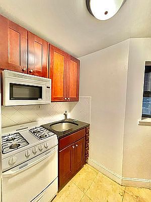 3rd image of 886 10th Ave APT 1A