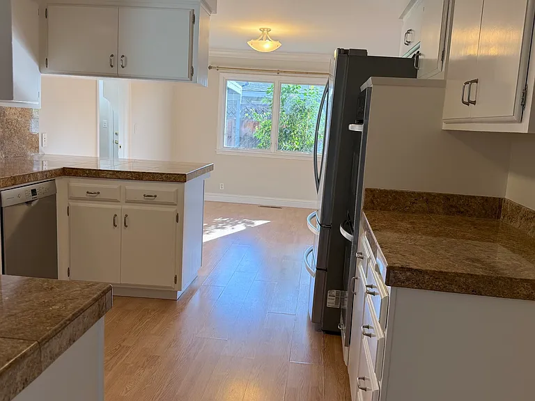 1388 Pine Ave — Photo 7