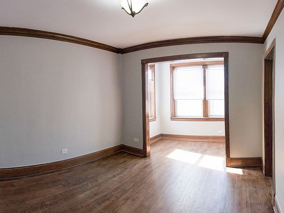 2nd image of 2615 N Hamlin Ave #3