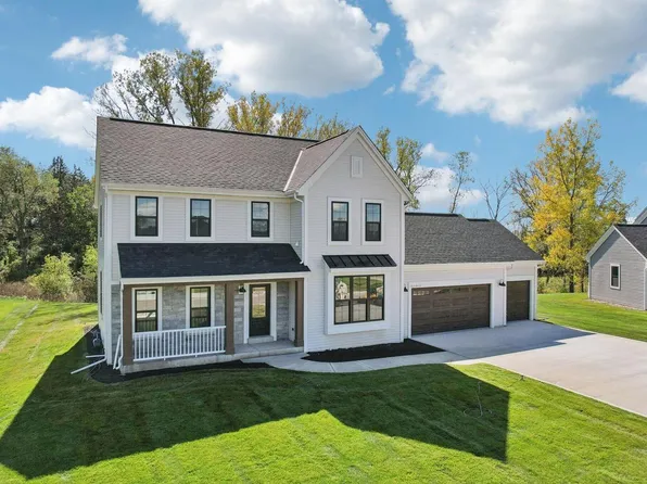 W251N2337 Valleyview CIRCLE, Pewaukee, WI 53072