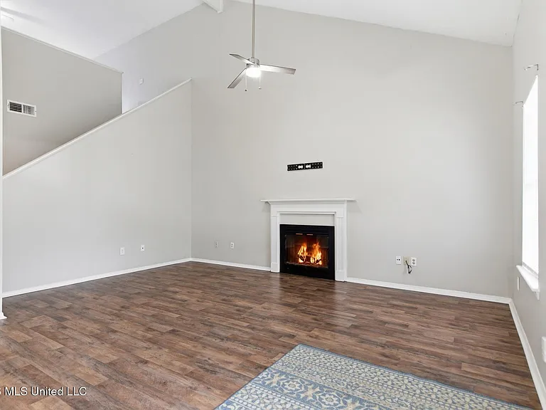 2387 Trafalgar Dr — Photo 4