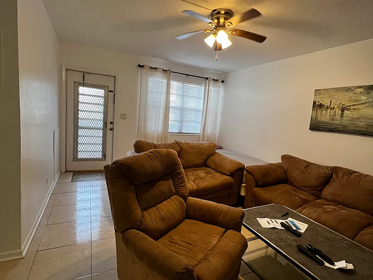 20 SE 13th St #B4 — Photo 8