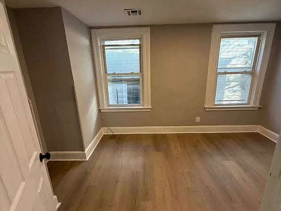 5th image of 34 N 18th St Floor 2