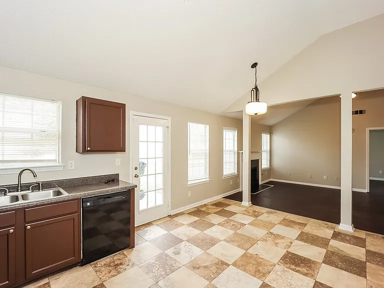 725 Cherry Branch Cir — Photo 9