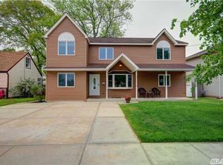 245 Division Ave, Massapequa, NY 11758