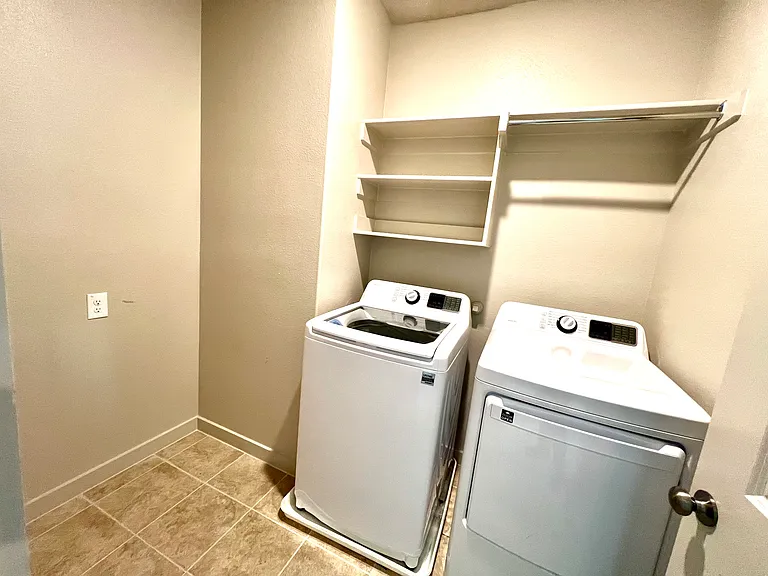 1755 Montgomery Dr — Photo 24