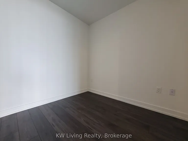 33 Helendale Ave #2504 — Photo 4