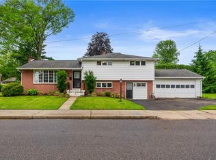 300 S 9th St, Quakertown, PA 18951