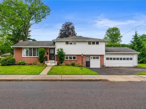 300 S 9th St, Quakertown, PA 18951