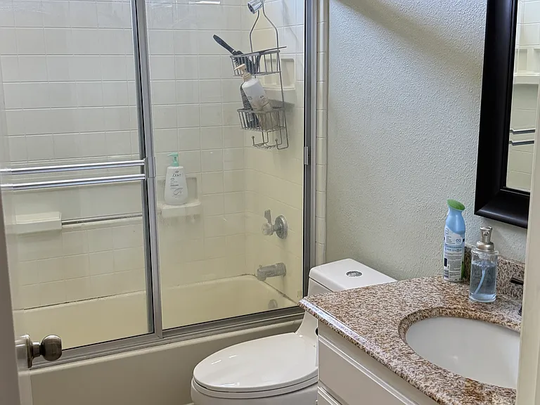 111 S Lakeview Ave #E — Photo 7