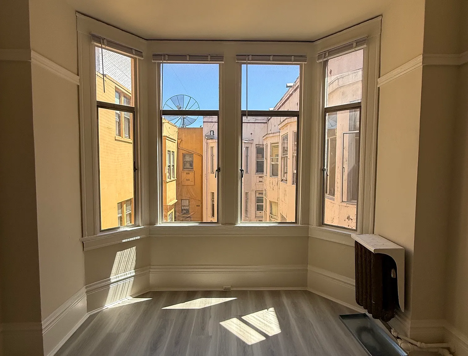 Top-Floor Tenderloin Studio | Water & Trash Included & Cats Welcome — Photo 3