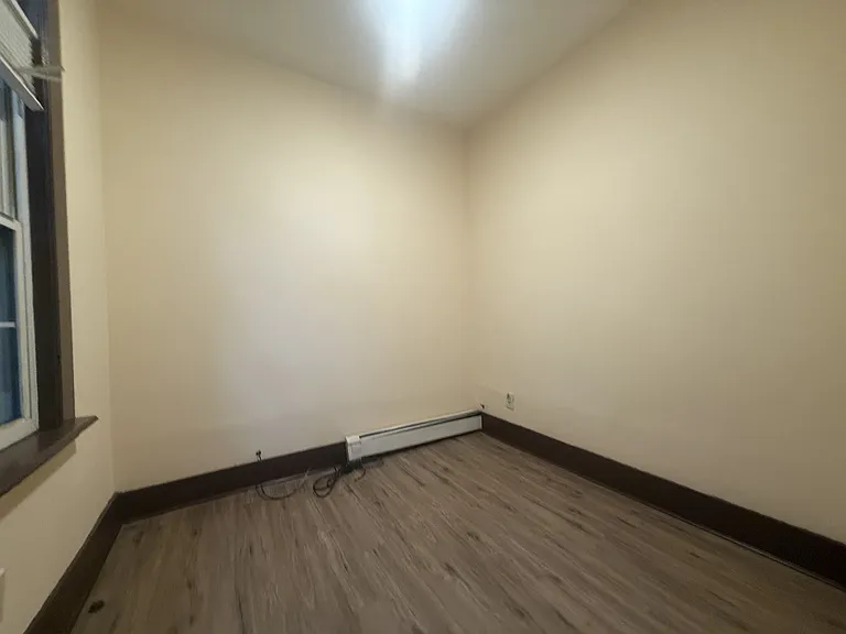 44 Osborne St #1 — Photo 8