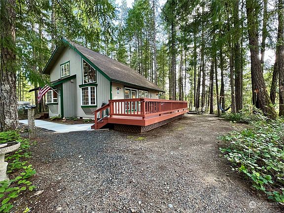 Fabulous cabin in the woods!Close to trails, Lake Kokanee, golf and much more!>