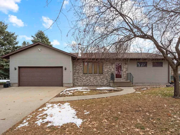 206 24th St NW, Waverly, IA 50677