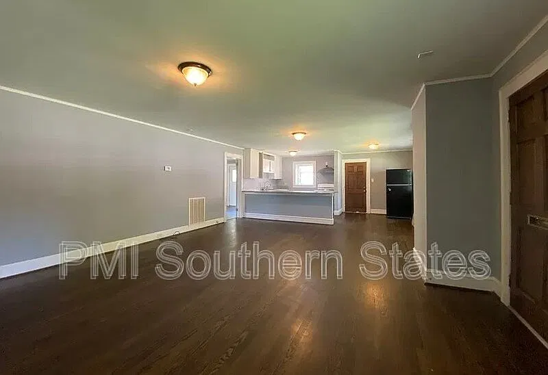 6 bed, 5.0 bath, 2312 sqft, $2,200 — Photo 3